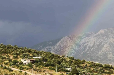 Türk bayrağı ve gökkuşağı aynı karede buluştu 