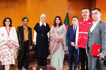 Türk Kızılay Genel Başkanı Yılmaz, Bangladeş’te Arakanlı mültecilerin kamplarını ziyaret etti 