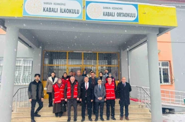 Türk Kızılay Vezirköprü’de 88 öğrenciyi giydirdi 