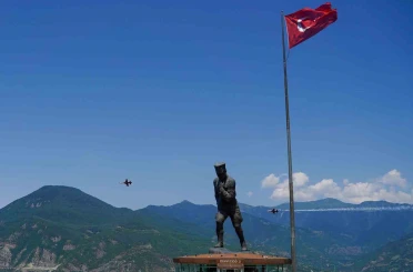 Türk Yıldızları Artvin semalarında prova uçuşuyla nefes kesti 