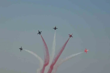 Türk Yıldızları’ndan Yalova semalarında nefes kesen gösteri 