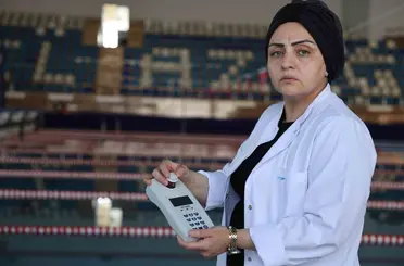 Türkiye’de tek olan kimyager Derya Çambay Elazığ havuzlarını ulusal standartlarda tutuyor
