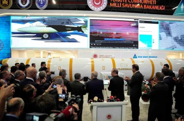 Türkiye’nin bugüne kadar ürettiği en büyük füzesi YILDIRIMHAN ilk kez sergilendi 