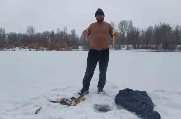 Türkiye’nin en uzun nehri dondu, üzerinde eskimo usülü balık avladılar 