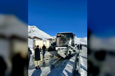 Tutak’ta trafik kazası çok sayıda yaralı var 