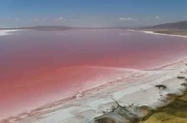 Tuz Gölü pembe bir masala dönüştü
