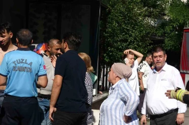 Tuzla’da korkutan çatı yangını 
