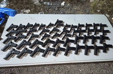 Tuzla’da toprağa gömülü kompresör tankında 20 silah ele geçirildi 