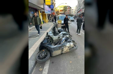 Üç motosiklet domino taşı gibi devrildi 