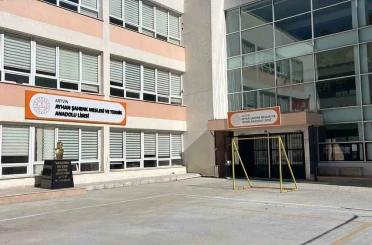 Uçurumun kenarındaki okulda eğitim yeniden başladı 