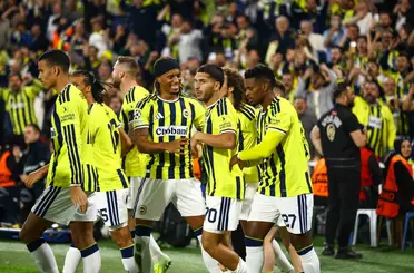 UEFA Şampiyonlar Ligi: Fenerbahçe: 2 - Slavia Prag: 1 (Maç devam ediyor)
