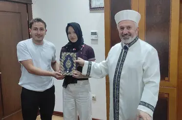 Ukraynalı Anhelina Müslüman oldu, "Ayla" ismini aldı
