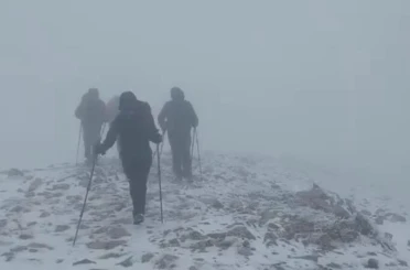 Uludağ’da yılın ilk karını zirvede kutladılar 