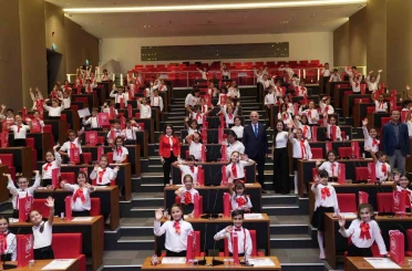 Ümraniye’de verilen söz tutuldu: 120 öğrenci tablet sahibi oldu 