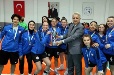ÜNİLİG’de kupa sahiplerini buldu 