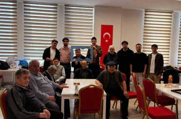 Üniversite öğrencilerinden huzurevinde gönüllere dokunan proje 
