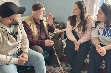 Üniversite öğrencilerinden yaşlı çifte sürpriz 