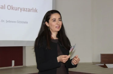 Üniversite öğrencilerine finansal okur yazarlık anlatıldı 