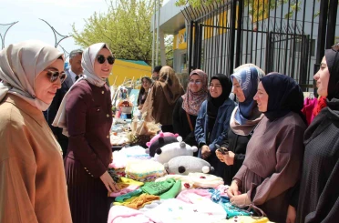 Üniversite öğrencilerinin yıl boyunca yaptıkları el emeği ürünleri görücüye çıktı 