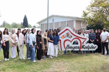 Üniversiteliler sahada sosyal hizmet eğitimi aldı 