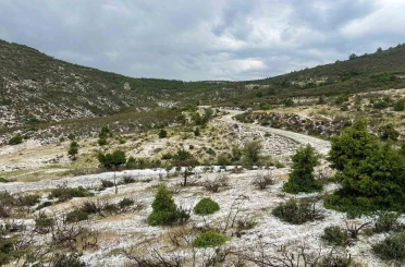 Uşak’ın yüksek kesimlerinde dolu yağışı etkili oldu 