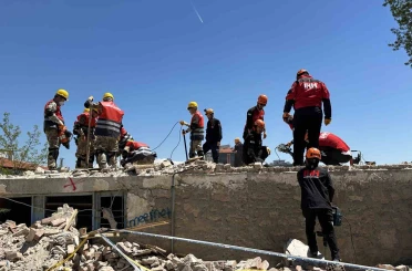 Uşak’ta gerçeği aratmayan deprem tatbikatı gerçekleştirildi 