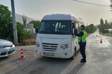Uşak’ta okul servisleri ve çevrelerinde sıkı kontrol 