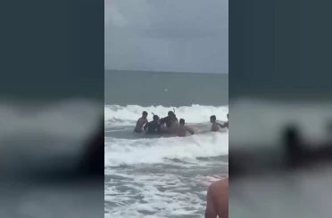 Uyarılara aldırış etmeyen 17 yaşındaki çocuk dalgalara kapılarak öldü 