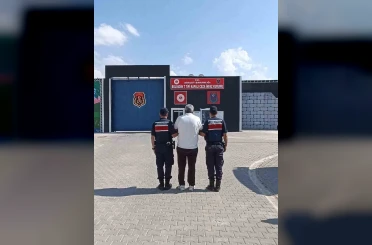 Uyuşturucu ticareti suçundan aranan şahsı jandarma yakaladı 