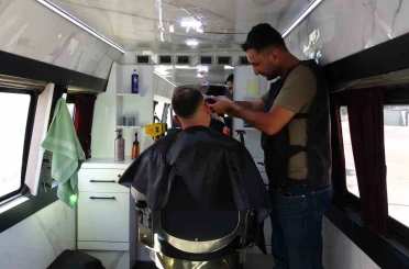 Uzman çavuşluğu bırakıp mobil berber oldu 