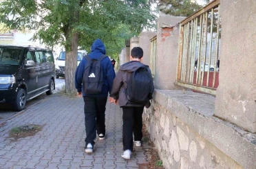 Uzmanı açıkladı: "Ağır okul çantaları çocuklarda skolyoz riskini artırıyor" 