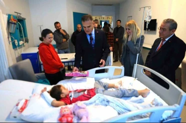 Vali Akbıyık yeni yılı hasta, yaşlı ve görev yapanları ziyaretler ile girdi 
