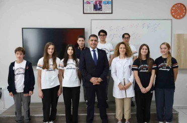Vali Aslan öğrencilerle okullarda buluşuyor 