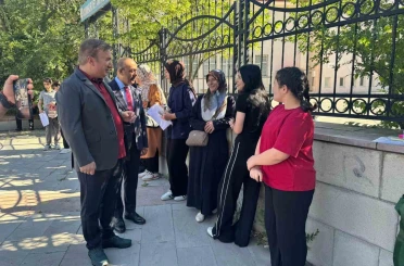 Vali Aydoğdu, LGS öncesi öğrenci ve velilerle bir araya geldi 