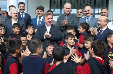 Vali Aydoğdu, ortaokul öğrencileriyle bir araya geldi 