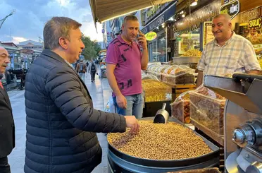 Vali Aydoğdu vatandaş ve esnafla bir araya geldi

