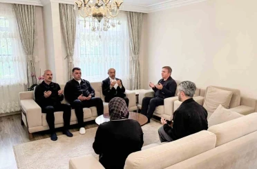 Vali Aydoğdu’dan İl Milli Eğitim Müdürü Kartal’a taziye ziyareti 