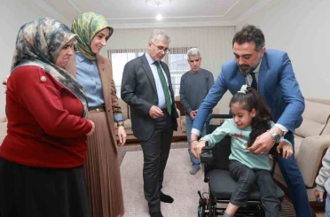 Vali Çelik, minik Sümeyye’nin rüyasını gerçekleştirdi 