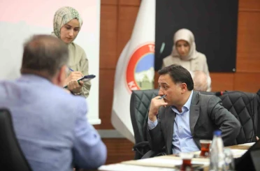 Vali Çiçek, vatandaşlarla bir araya gelmeye devam ediyor 