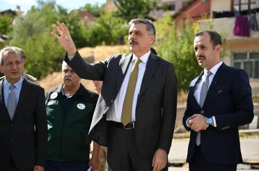 Vali Çiftçi, İspir’de heyelan bölgesinde incelemelerde bulundu 