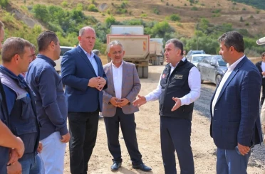 Vali Eldivan, köylerde yürütülen altyapı ve yol çalışmalarını inceledi 