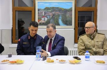 Vali Eldivan’dan emniyet güçlerine moral ziyareti 