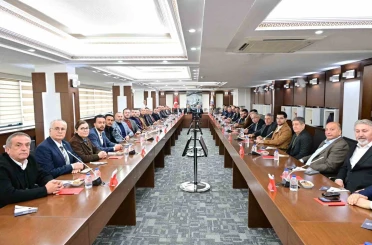 Vali Köşger’den iş dünyasına yakın temas 