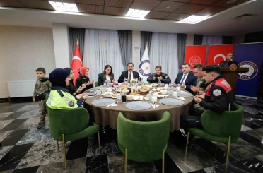Vali Masatlı, polis teşkilatıyla iftar sofrasında bir araya geldi 
