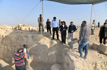 Vali Şıldak Harran’daki kazı çalışmalarını inceledi 