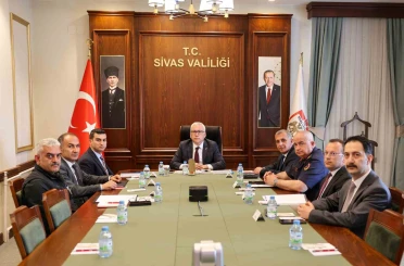 Vali Şimşek: "Vatandaşlarımızın huzuru ve güvenliği için sahada olmaya devam edeceğiz" 