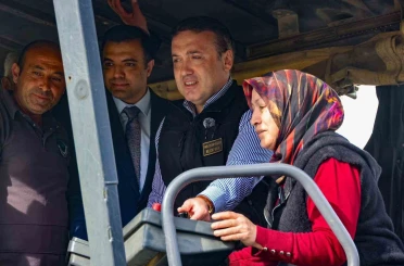 Vali Sözer, asfalt serim çalışmalarını yerinde inceledi 