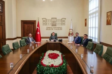 Vali Sözer ve İl Müdürü İlhan çevrim içi toplantıya katıldı 