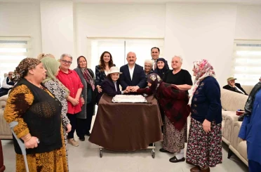 Vali Varol asırlık çınarlar ve şehit aileleri ile bir araya geldi 