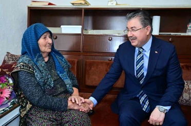 Vali Yılmaz’dan Ayşe teyzeye anlamlı ziyaret 